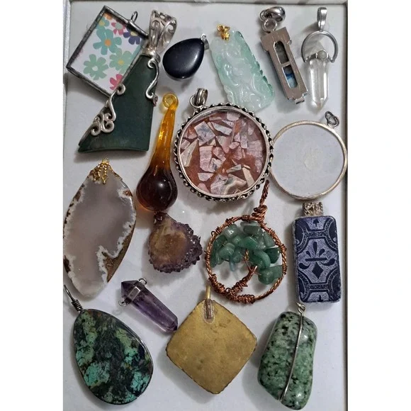 Huge Lot of 17 Vintage Pendants Glass Mixed Gemstones - Picture 7 of 11